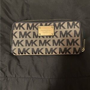 Michael Kors wallet. Great condition